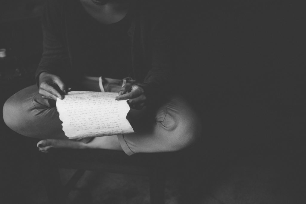 Bride reads love letter from groom before getting into dress