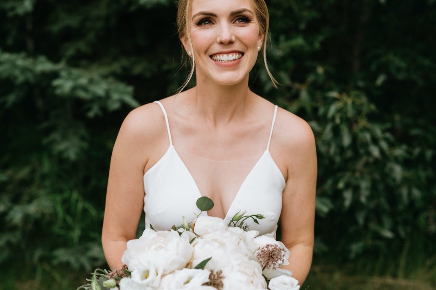 Bride and groom first look summer time